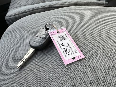 Used 2011 Ford F150 XLT w/ XLT Chrome Pkg image 21