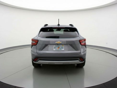Used 2025 Chevrolet Trax LT FWD image 7