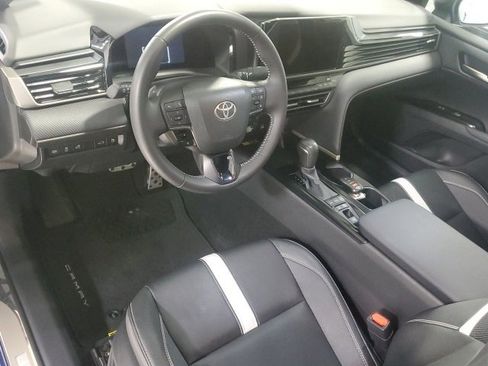 Used 2025 Toyota Camry SE image 10