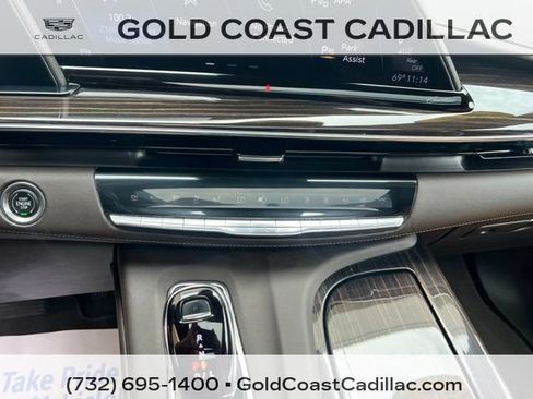 Certified 2022 Cadillac Escalade Premium Luxury AWD/4WD image 31