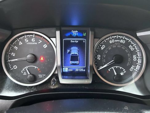 Used 2019 Toyota Tacoma SR5 w/ Four Season Floor Mat Package AWD/4WD image 14