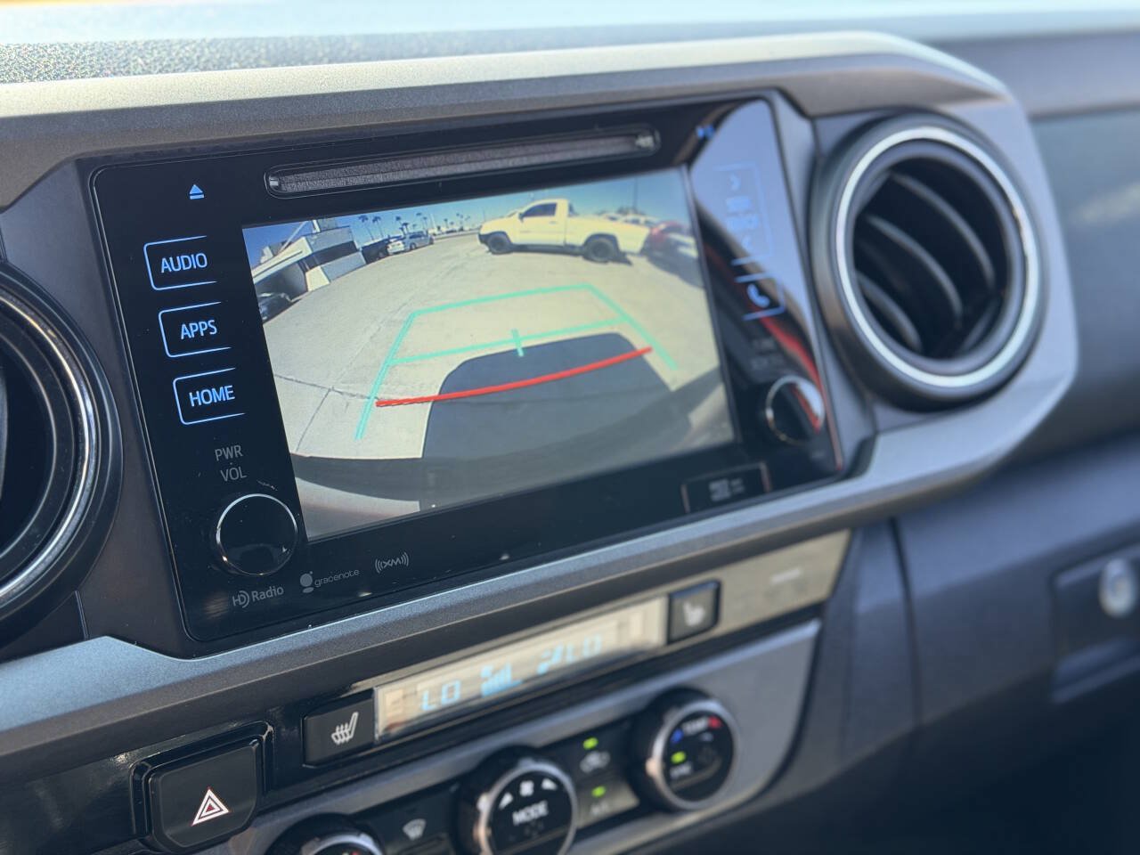 Used 2017 Toyota Tacoma TRD Sport w/ Premium & Technology Package RWD image 10