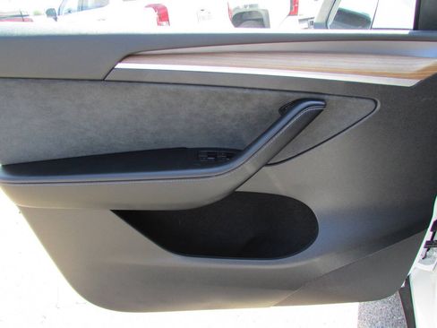 Used 2023 Tesla Model Y Long Range AWD/4WD image 15