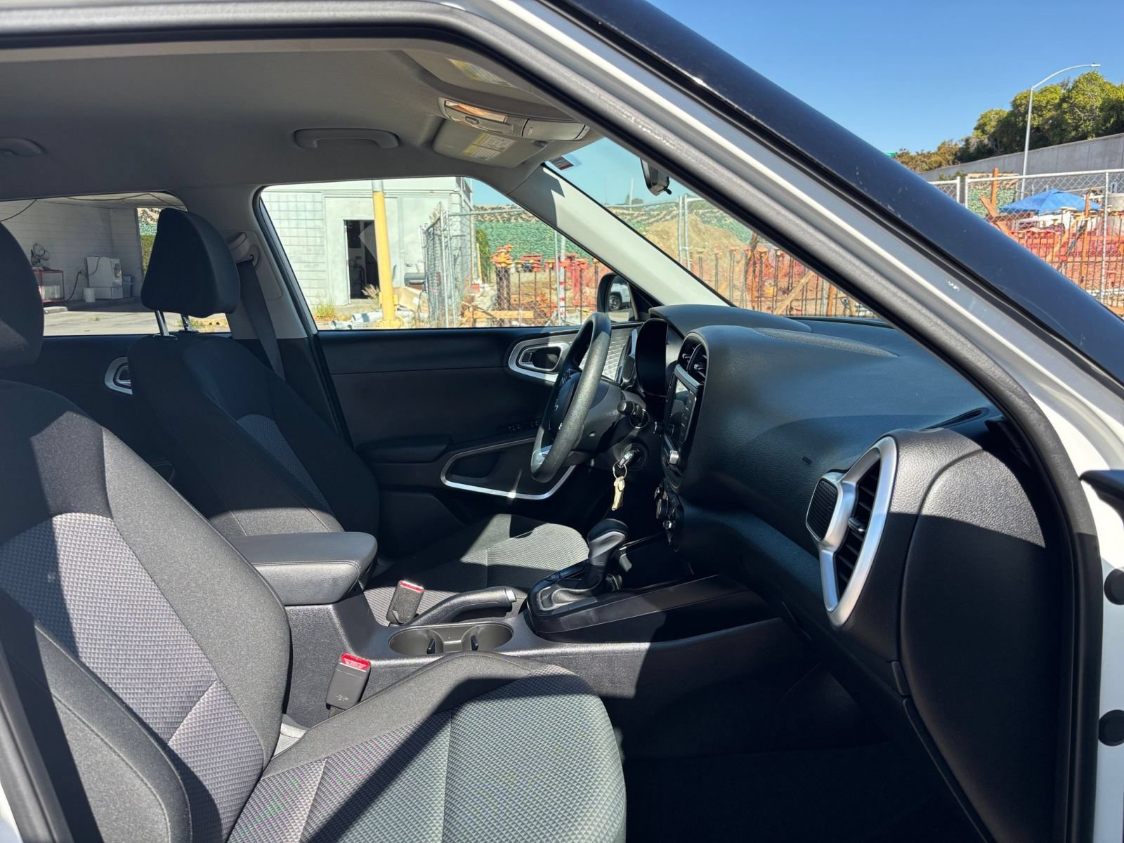 Used 2025 Kia Soul LX w/ LX Technology Package FWD image 33