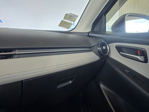 Used 2020 Toyota Yaris LE image 14