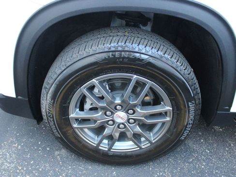 Used 2025 GMC Acadia Elevation image 11