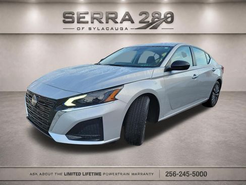 Used 2024 Nissan Altima 2.5 SV FWD image 3