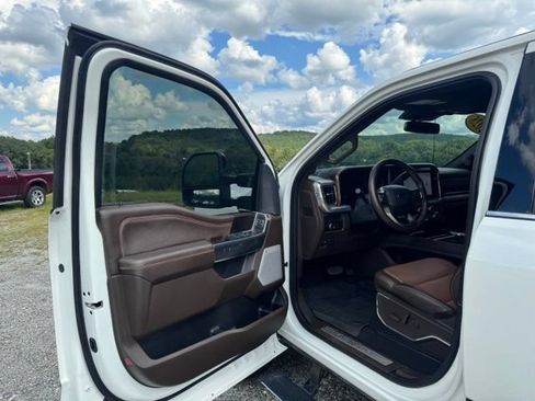 Used 2025 Ford F350 King Ranch AWD/4WD image 12