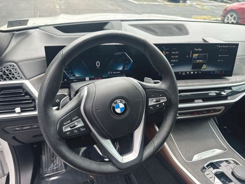 Used 2024 BMW X5 xDrive40i w/ Premium Package AWD/4WD image 11