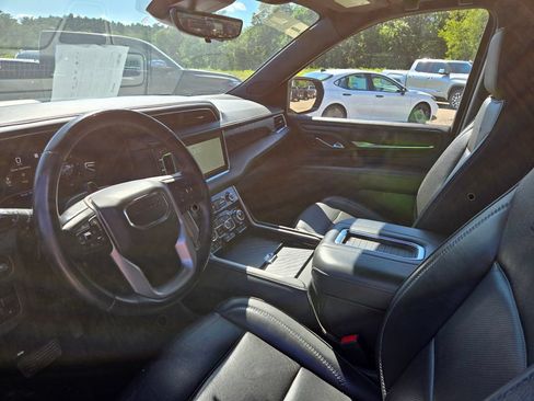 Used 2023 GMC Yukon Denali w/ Advanced Technology Package AWD/4WD image 12