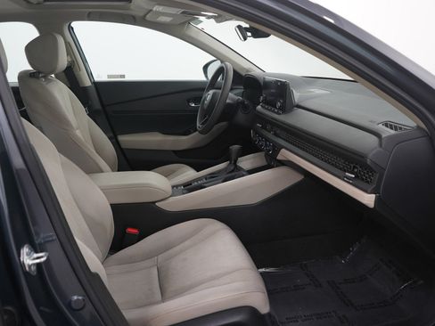 Used 2023 Honda Accord EX image 12