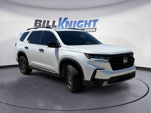 Used 2025 Honda Pilot TrailSport image 7