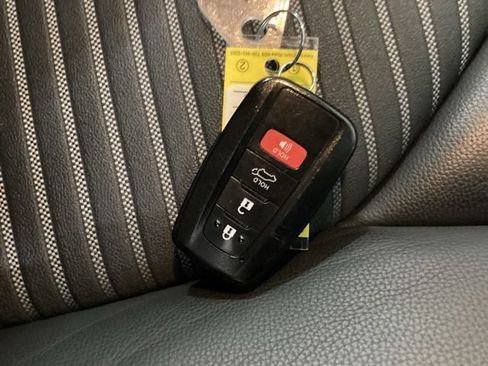 Used 2023 Toyota Highlander XSE AWD/4WD image 25