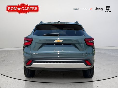Used 2025 Chevrolet Trax LT FWD image 5
