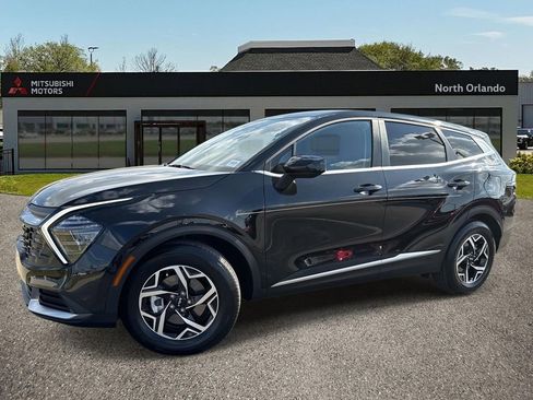 Used 2025 Kia Sportage LX image 1