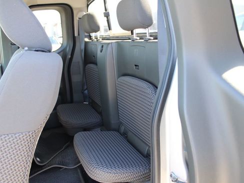 Used 2017 Nissan Frontier SV image 16