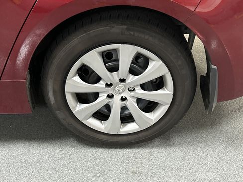 Used 2025 Toyota Corolla LE FWD image 8