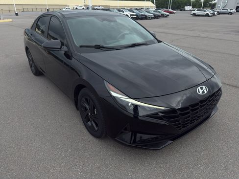 Used 2023 Hyundai Elantra SEL FWD image 9