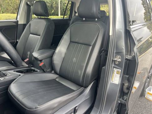 Certified 2022 Volkswagen Tiguan SE image 11