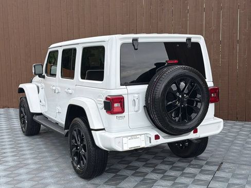 Used 2022 Jeep Wrangler Unlimited Sahara AWD/4WD image 17