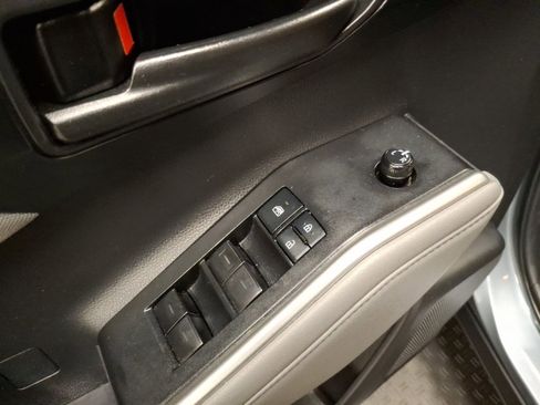 Used 2022 Toyota Highlander LE image 14