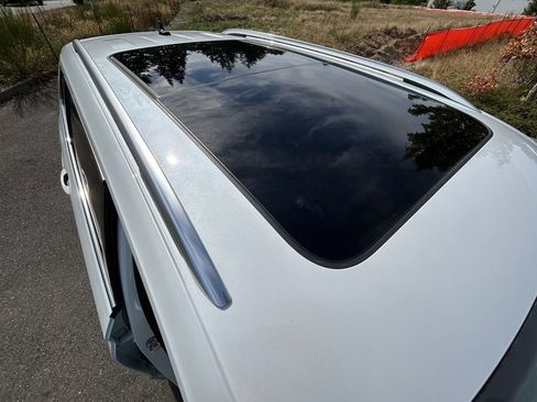 Used 2022 Volkswagen Tiguan SEL R-Line image 28