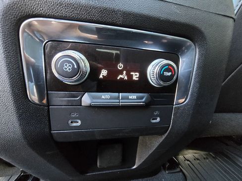 Used 2023 GMC Yukon XL SLT AWD/4WD image 21