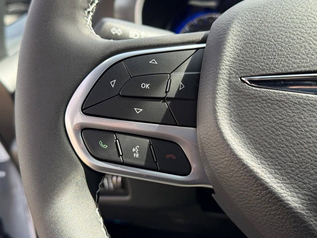 New 2026 Chrysler Pacifica Select FWD image 18