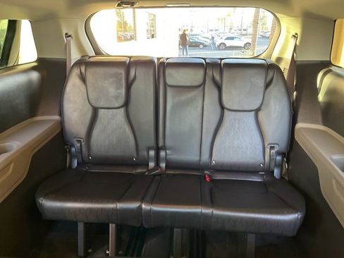 Used 2025 Kia Carnival image 21