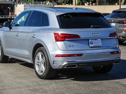 Used 2021 Audi Q5 e Premium w/ Convenience Package image 4