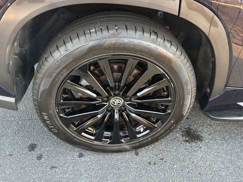 Certified 2023 Toyota Highlander XSE image 34