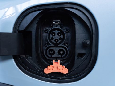 Used 2023 Chevrolet Bolt LT w/ Driver Confidence Package image 5