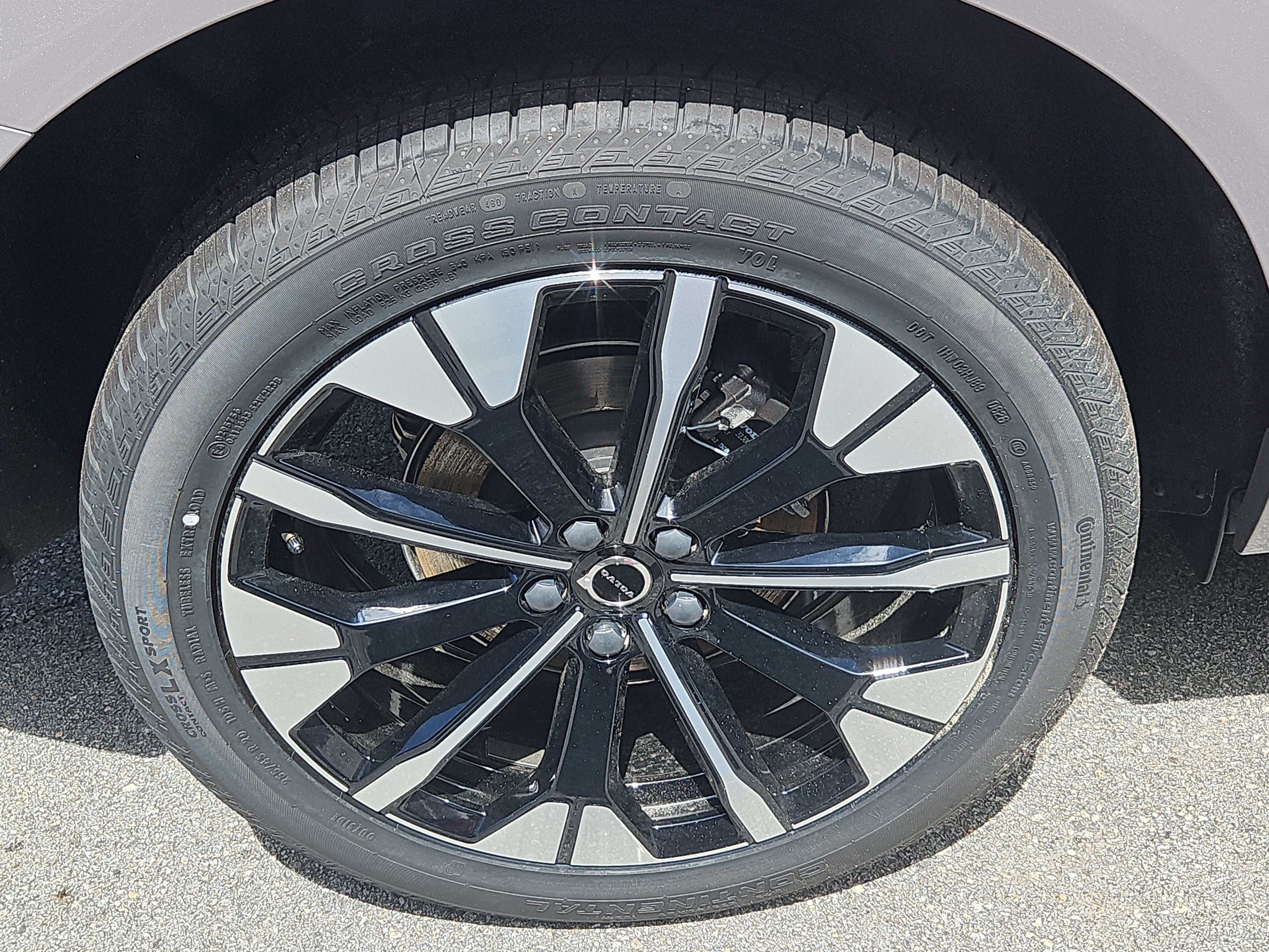 New 2026 Volvo XC60 B5 Plus w/ Protection Package Premier AWD/4WD image 18