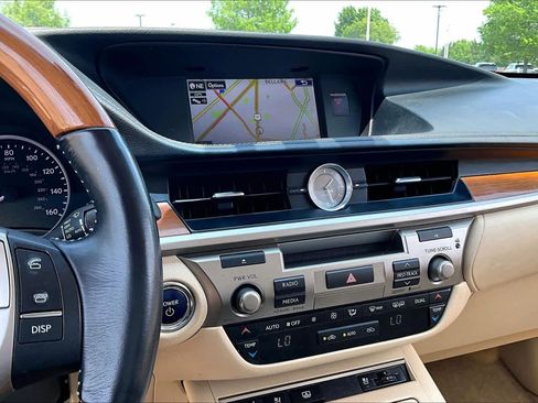 Used 2015 Lexus ES 300h w/ Navigation System Package FWD image 6