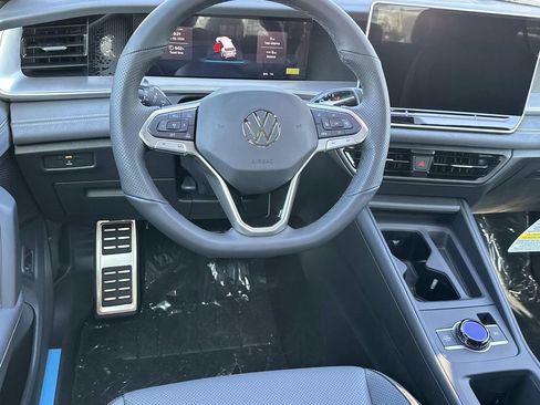 New 2026 Volkswagen Tiguan SE R-Line FWD image 17