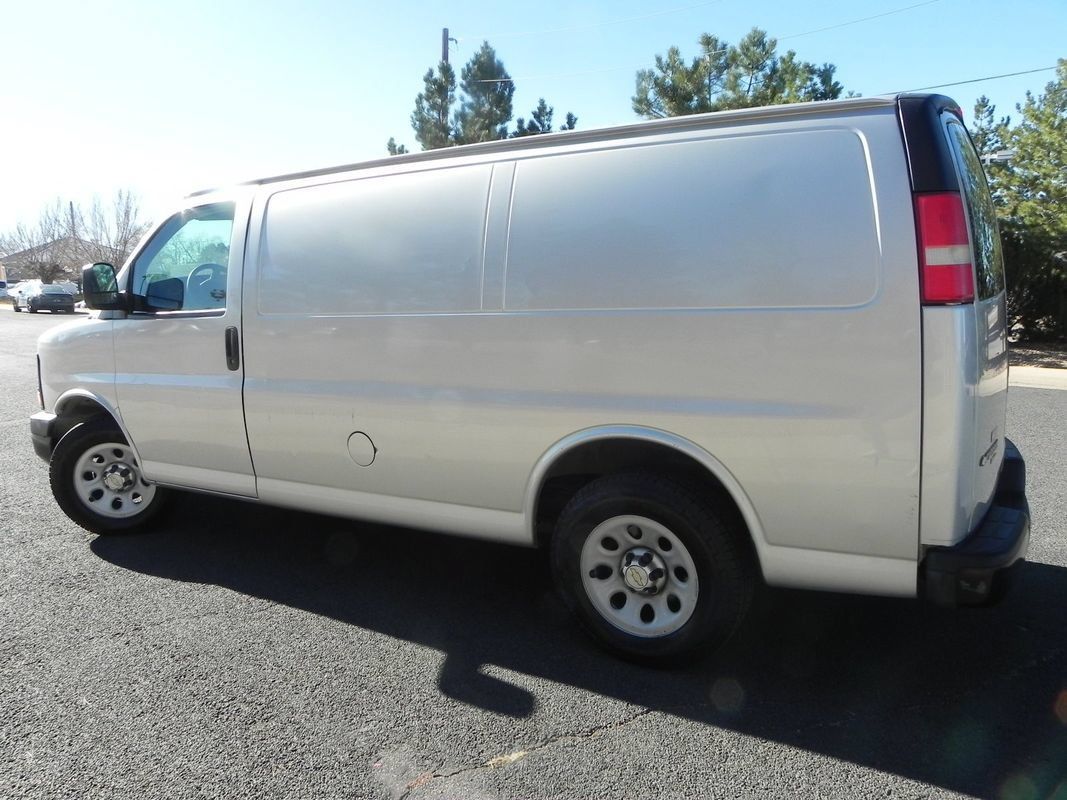 Used 2013 Chevrolet Express 1500 RWD image 2