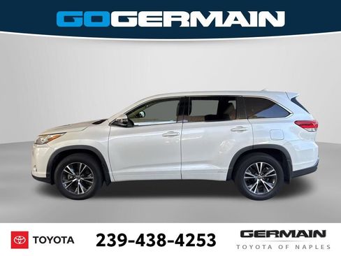 Used 2017 Toyota Highlander Plus AWD/4WD image 3