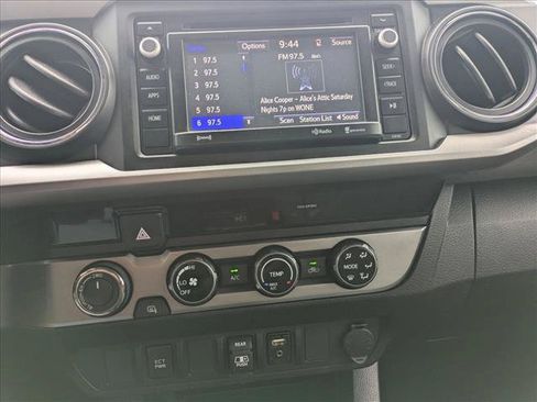 Used 2018 Toyota Tacoma SR5 AWD/4WD image 13