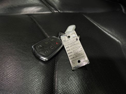 Used 2018 Cadillac Escalade Premium Luxury image 40