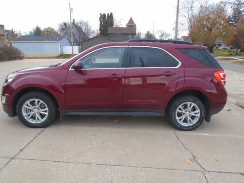 Used 2017 Chevrolet Equinox LT w/ Convenience Package image 2