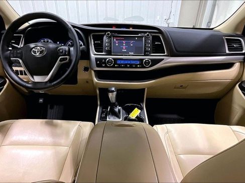 Used 2018 Toyota Highlander XLE AWD/4WD image 15