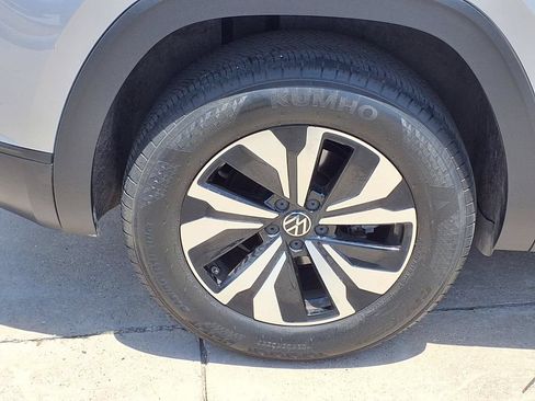 Used 2024 Volkswagen Atlas Cross Sport SE FWD image 10