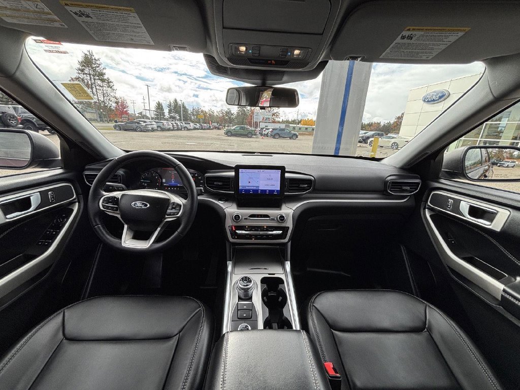 Used 2023 Ford Explorer XLT w/ Equipment Group 202A AWD/4WD image 23
