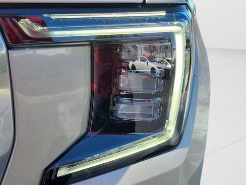 Used 2021 GMC Yukon Denali image 9