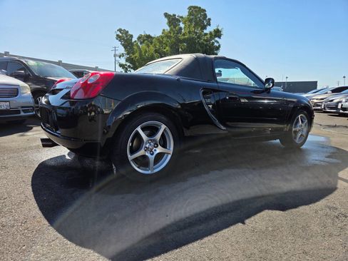 Used 2005 Toyota MR2 image 4