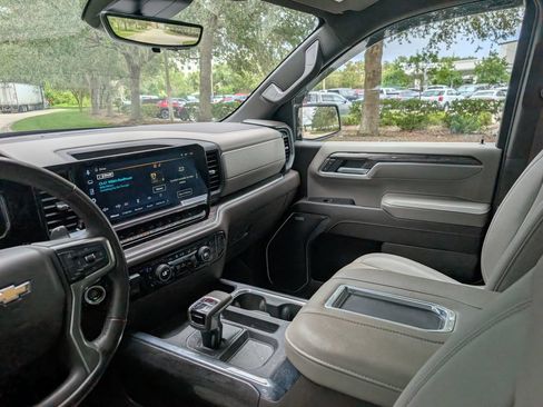 Used 2022 Chevrolet Silverado 1500 LTZ w/ Technology Package AWD/4WD image 14