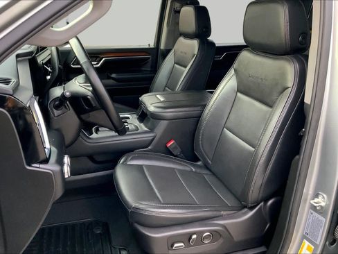 Used 2024 GMC Sierra 2500 Denali w/ Denali Reserve Package AWD/4WD image 8