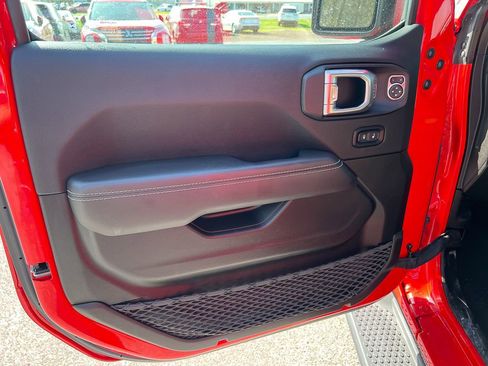 Used 2022 Jeep Wrangler Unlimited Sahara w/ LED Lighting Group image 15