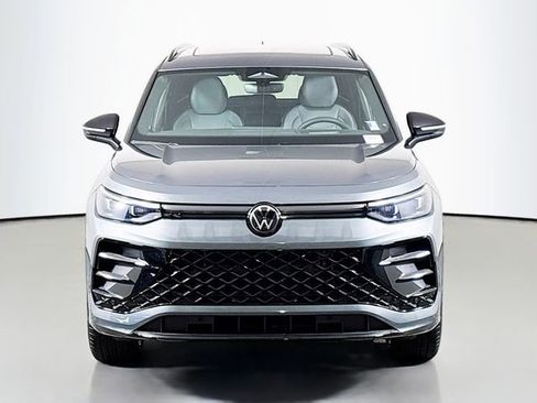 New 2026 Volkswagen Tiguan SE R-Line image 2