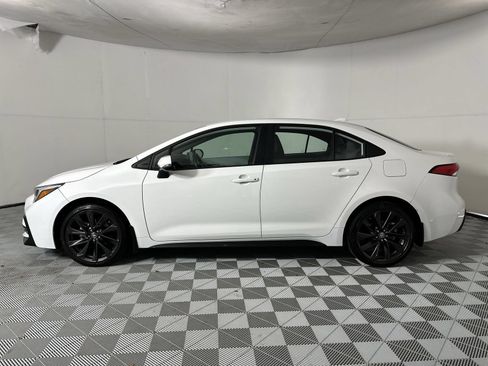Used 2024 Toyota Corolla SE FWD image 5